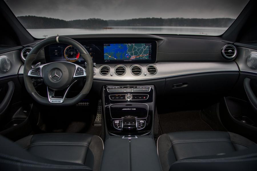 Торпедо Mercedes-AMG E63 S 4Matic+ (W213) 2017 года  (NA) (фото 10 из 40)